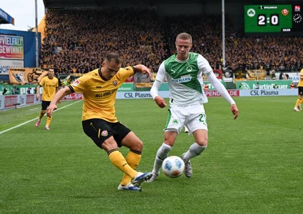 03 08 2025, xsltx, Soccer 2 Bundesliga, SpVgg Greuther Fuerth Dynamo Dresden v l Jakob Lemmer Dynamo Dresden , Brynjar Ingi Bjarnason Spvgg Greuther Fürth DFL DFB REGULATIONS PROHIBIT ANY USE OF PHOTOGRAPHS as IMAGE SEQUENCES and or QUASI VIDEO