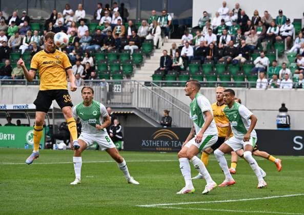 03 08 2025, xsltx, Soccer 2 Bundesliga, SpVgg Greuther Fuerth Dynamo Dresden v l Christoph Daferner Dynamo Dresden scores the tying goal with a header to 1 2 DFL DFB REGULATIONS PROHIBIT ANY USE OF PHOTOGRAPHS as IMAGE SEQUENCES and or QUASI VIDEO