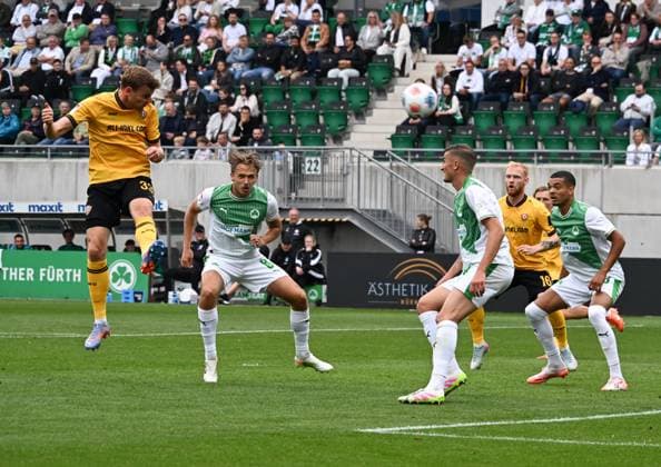 03 08 2025, xsltx, Soccer 2 Bundesliga, SpVgg Greuther Fuerth Dynamo Dresden v l Christoph Daferner Dynamo Dresden scores the tying goal with a header to 1 2 DFL DFB REGULATIONS PROHIBIT ANY USE OF PHOTOGRAPHS as IMAGE SEQUENCES and or QUASI VIDEO