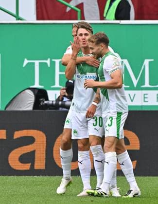 03 08 2025 Soccer Season 2025 2026 2 Soccer Bundesliga 01 Matchday SpVgg Greuther Fürth Kleeblatt SG Dynamo Dresden SGD Sportfoto Zink MeZi xmexzix DFL regulations prohibit any use of photographs as image sequences and or quasi video only for editorial use Torjubel Jubel Freude nach Treffer Torschuß zum 2 0 durch Felix Klaus 30, SpVgg Greuther Fürth