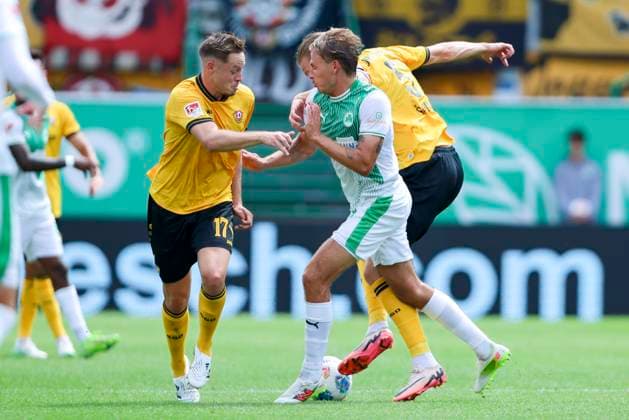Jakob Lemmer Dynamo Dresden , Mathias Olesen SpVgg Greuther Fuerth and Vinko Sapina Dynamo Dresden battle for the ball, 2 Bundesliga, SpVgg Greuther Fuerth v Dynamo Dresden, Sportpark Ronhof Thomas Sommer on August 03, 2025 in Fuerth, Germany Photo by Marco Steinbrenner DeFodi Images Jakob Lemmer Dynamo Dresden , Mathias Olesen SpVgg Greuther Fuerth and Vinko Sapina Dynamo Dresden battle for the ball, 2 Bundesliga, SpVgg Greuther Fuerth v Dynamo Dresden, Sportpark Ronhof Thomas Sommer, August 3, 2025 in Fuerth, Germany Photo by Marco Steinbrenner DeFodi Images DFB DFL REGULATIONS PROHIBIT ANY USE OF PHOTOGRAPHS AS IMAGE SEQUENCES AND OR QUASI VIDEO