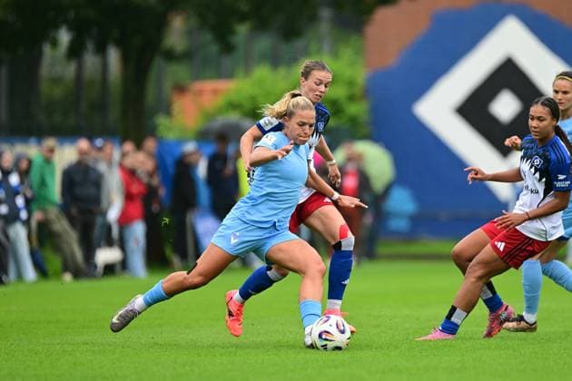 Soccer I Women I Season 2025 2026 I Test match I Hamburger SV FC Viktoria 1889 Berlin I 03 08 2025 Nina Ehegötz 29, FC Viktoria Berlin Annalena Carolina Wucher 15, Hamburger SV Hamburg Paul Hauenschild Sportanlage Hamburg Germany Copyright: xLobeca FelixxSchlikisx