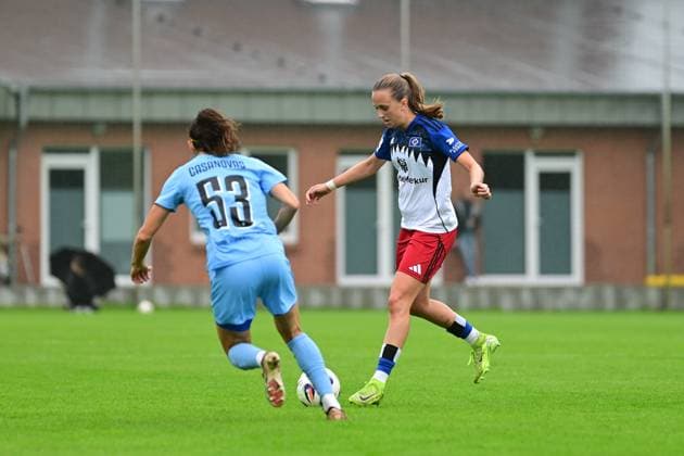 Soccer I Women I Season 2025 2026 I Test match I Hamburger SV FC Viktoria 1889 Berlin I 03 08 2025 Laura Casanovas Diaz 53, FC Viktoria Berlin Victoria Schulz 19, Hamburger SV Hamburg Paul Hauenschild Sportanlage Hamburg Germany Copyright: xLobeca FelixxSchlikisx