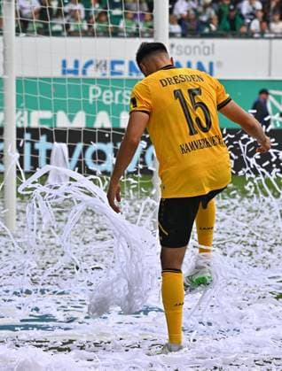 03 08 2025 Soccer Season 2025 2026 2 Soccer Bundesliga 01 Matchday SpVgg Greuther Fürth Kleeblatt SG Dynamo Dresden SGD Sportfoto Zink MeZi xmexzix DFL regulations prohibit any use of photographs as image sequences and or quasi video only for editorial use Claudio Kammerknecht 15, SG Dynamo Dresden SGD Paper snippets Choreo Choreography
