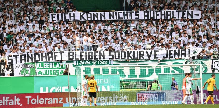 03 08 2025 Soccer Season 2025 2026 2 Soccer Bundesliga 01 Matchday SpVgg Greuther Fürth Kleeblatt SG Dynamo Dresden SGD Sportfoto Zink xwoxzix DFL regulations prohibit any use of photographs as image sequences and or quasi video only for editorial use Greutherfürthfans Fans Fanblock Kleeblattfans Spruchband Banner