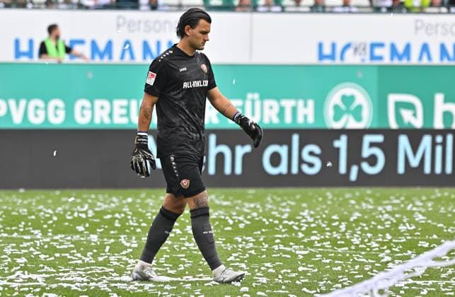 03 08 2025 Soccer Season 2025 2026 2 Soccer Bundesliga 01 Matchday SpVgg Greuther Fürth Kleeblatt SG Dynamo Dresden SGD Sportfoto Zink MeZi xmexzix DFL regulations prohibit any use of photographs as image sequences and or quasi video only for editorial use Tim Schreiber 1, SG Dynamo Dresden SGD disappointed Disappointment Paper snippets Choreo Choreography