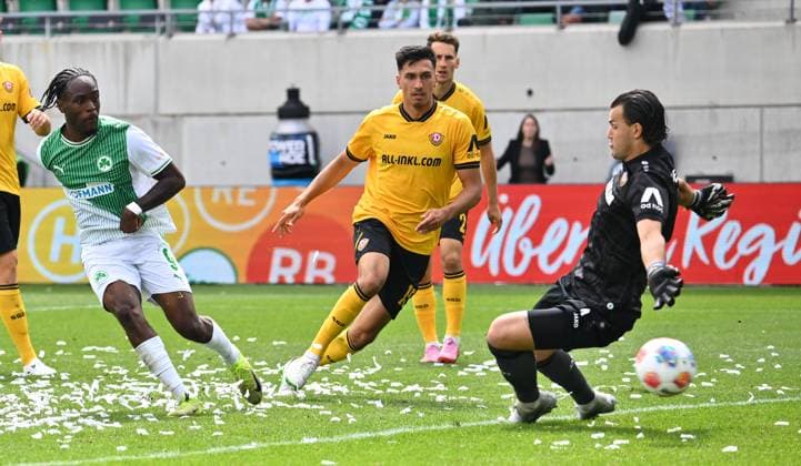 03 08 2025 Soccer season 2025 2026 2 Soccer Bundesliga 01 Matchday SpVgg Greuther Fürth Kleeblatt SG Dynamo Dresden SGD Sportfoto Zink xwoxzix DFL regulations prohibit any use of photographs as image sequences and or quasi video only for editorial use Noel Futkeu 9, SpVgg Greuther Fürth scored goal Goal shot for 3 1 against Claudio Kammerknecht 15, SG Dynamo Dresden SGD Tim Schreiber 1, SG Dynamo Dresden SGD