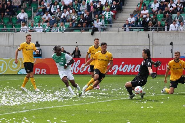 The 3 1 by Noel Futkeu 9 Spvgg Greuther Fuerth , Spvgg Greuther Fuerth vs SG Dynamo Dresden, DFL, 2 Bundesliga, Saison 2025 2026, Hinrunde, 1 Spieltag, 03 08 2025 DFB regulations prohibit any use of photographs as image sequences and or quasi video Fuerth Bayern Germany Copyright: xkolbert-press MartinxAgüerax