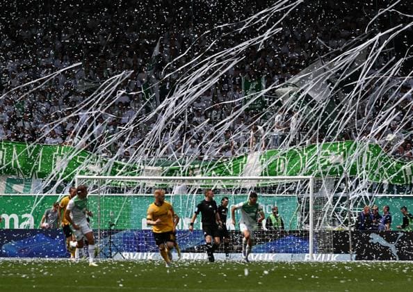 03 08 2025, xsltx, Fußball 2 Bundesliga, SpVgg Greuther Fuerth Dynamo Dresden v l Fürther Choreografie zu Beginn der zweiten Halbzeit DFL DFB REGULATIONS PROHIBIT ANY USE OF PHOTOGRAPHS as IMAGE SEQUENCES and or QUASI VIDEO
