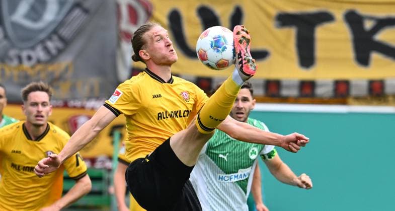 03 08 2025 Soccer Season 2025 2026 2 Soccer Bundesliga 01 Matchday SpVgg Greuther Fürth Kleeblatt SG Dynamo Dresden SGD Sportfoto Zink xwoxzix DFL regulations prohibit any use of photographs as image sequences and or quasi video only for editorial use Vinko Sapina 5, SG Dynamo Dresden SGD