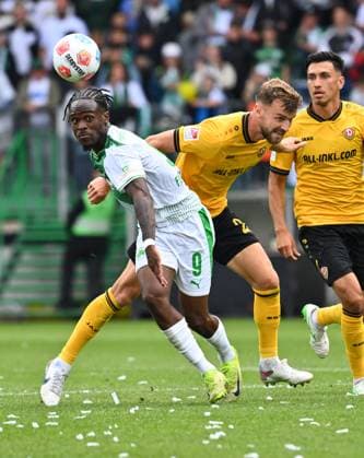 03 08 2025 Soccer Season 2025 2026 2 Soccer Bundesliga 01 Matchday SpVgg Greuther Fürth Kleeblatt SG Dynamo Dresden SGD Sportfoto Zink xwoxzix DFL regulations prohibit any use of photographs as image sequences and or quasi video only for editorial use Noel Futkeu 9, SpVgg Greuther Fürth Lars Bünning Buenning 23, SG Dynamo Dresden SGD
