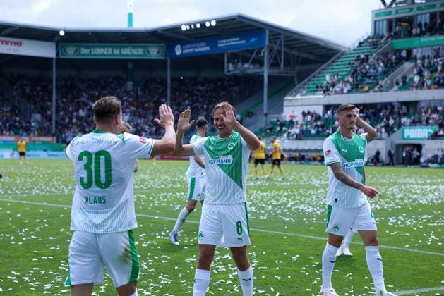 Goal celebration of the team Spvgg Greuther Fuerth after the 3 1, Felix Klaus 30 Spvgg Greuther Fuerth and Mathias Olesen 8 Spvgg Greuther Fuerth , Spvgg Greuther Fuerth vs SG Dynamo Dresden, DFL, 2 Bundesliga, Saison 2025 2026, Hinrunde, 1 Spieltag, 03 08 2025 DFB regulations prohibit any use of photographs as image sequences and or quasi video Fuerth Bayern Germany Copyright: xkolbert-press MartinxAgüerax