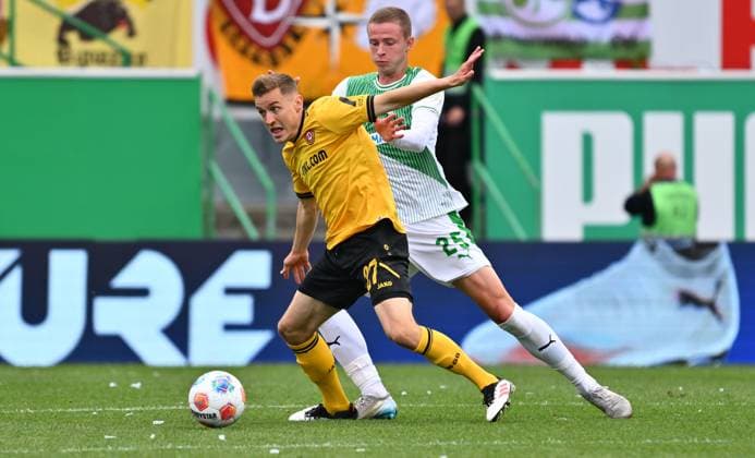 03 08 2025 Soccer Season 2025 2026 2 Soccer Bundesliga 01 Matchday SpVgg Greuther Fürth Kleeblatt SG Dynamo Dresden SGD Sportfoto Zink xwoxzix DFL regulations prohibit any use of photographs as image sequences and or quasi video only for editorial use Niklas Hauptmann 27, SG Dynamo Dresden SGD Brynjar Ingi Bjarnason 25, SpVgg Greuther Fürth