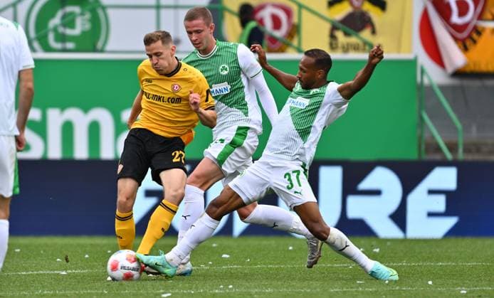 03 08 2025 Soccer Season 2025 2026 2 Soccer Bundesliga 01 Matchday SpVgg Greuther Fürth Kleeblatt SG Dynamo Dresden SGD Sportfoto Zink xwoxzix DFL regulations prohibit any use of photographs as image sequences and or quasi video only for editorial use Niklas Hauptmann 27, SG Dynamo Dresden SGD Brynjar Ingi Bjarnason 25, SpVgg Greuther Fürth Julian Green 37, SpVgg Greuther Fürth