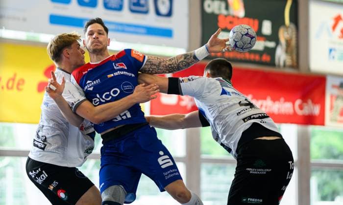 Csaba Leimeter HBW Balingen Weilstetten, 55 , throwing against Lasse Pedersen Mors Thy Handbold, 02 , left, Sparkassen Cup, handball competition, HBW Balingen Weilstetten vs Mors Thy Handbold, men, 3 tournament day, season 2025, 03 08 2025 Eibner Pressefoto Andreas Ulmer Sparkassen Cup, handball competition, HBW Balingen Weilstetten vs Mors Thy Handbold, men, 3 tournament day, season 2025, 03 08 2025 Altensteig Copyright: xEibner-Pressefoto AndreasxUlmerx EP_AUR