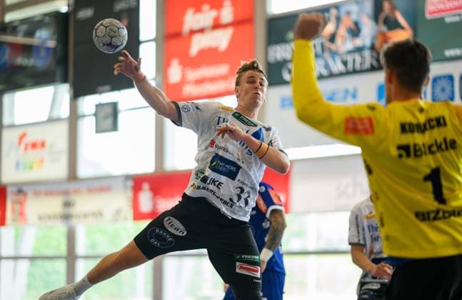 Kasper Didriksen Mors Thy Handbold, 33 , throwing in front of Mateusz Kornecki HBW Balingen Weilstetten, 01, Goalkeeper Sparkassen Cup, handball competition, HBW Balingen Weilstetten vs Mors Thy Handbold, men, 3 tournament day, Season 2025, 03 08 2025 Eibner Pressefoto Andreas Ulmer Sparkassen Cup, Handball Competition, HBW Balingen Weilstetten vs Mors Thy Handbold, Men, 3 Tournament Day, Season 2025, 03 08 2025 Altensteig Copyright: xEibner-Pressefoto AndreasxUlmerx EP_AUR