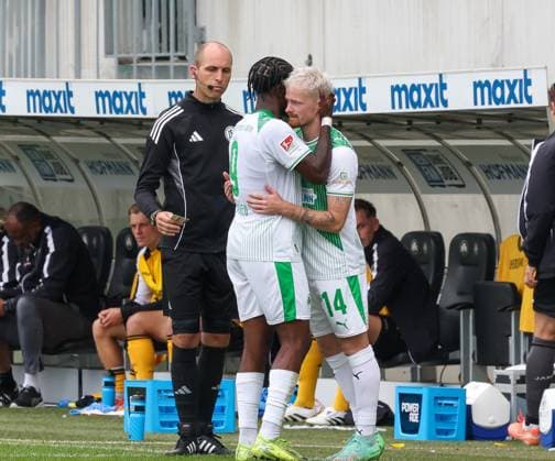 Replacement of Noel Futkeu 9 Spvgg Greuther Fuerth by Jomaine Consbruch 14 Spvgg Greuther Fuerth , Spvgg Greuther Fuerth vs SG Dynamo Dresden, DFL, 2 Bundesliga, Saison 2025 2026, Hinrunde, 1 Spieltag, 03 08 2025 DFB regulations prohibit any use of photographs as image sequences and or quasi video Fuerth Bayern Germany Copyright: xkolbert-press MartinxAgüerax