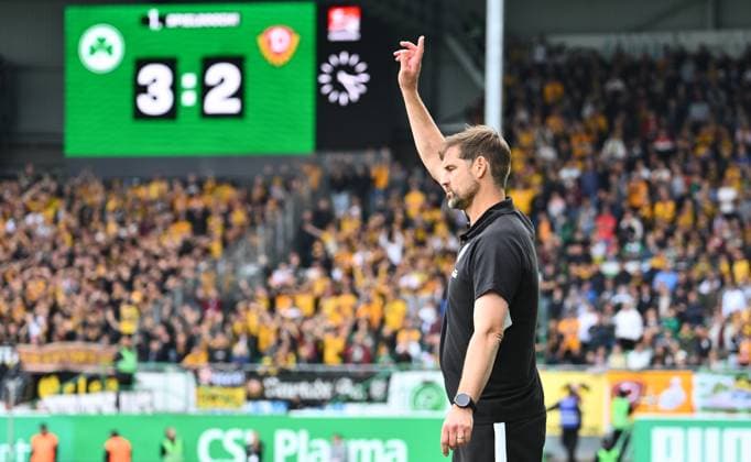 03 08 2025 Soccer Season 2025 2026 2 Soccer Bundesliga 01 Matchday SpVgg Greuther Fürth Kleeblatt SG Dynamo Dresden SGD Sportfoto Zink xwoxzix DFL regulations prohibit any use of photographs as image sequences and or quasi video only for editorial use Thomas Kleine Trainer SpVgg Greuther Fürth