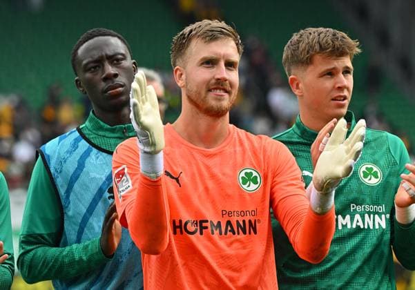 03 08 2025 Soccer Season 2025 2026 2 Soccer Bundesliga 01 Matchday SpVgg Greuther Fürth Kleeblatt SG Dynamo Dresden SGD Sportfoto Zink MeZi xmexzix DFL regulations prohibit any use of photographs as image sequences and or quasi video only for editorial use Pelle Boevink 26, SpVgg Greuther Fürth Jubel Freude nach Spielende