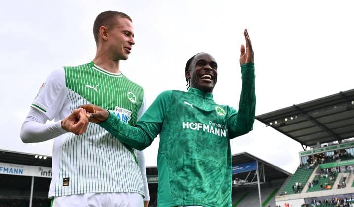 03 08 2025 Soccer Season 2025 2026 2 Soccer Bundesliga 01 Matchday SpVgg Greuther Fürth Kleeblatt SG Dynamo Dresden SGD Sportfoto Zink xwoxzix DFL regulations prohibit any use of photographs as image sequences and or quasi video only for editorial use Brynjar Ingi Bjarnason 25, SpVgg Greuther Fürth Noel Futkeu 9, SpVgg Greuther Fürth Jubel Freude nach Spielende