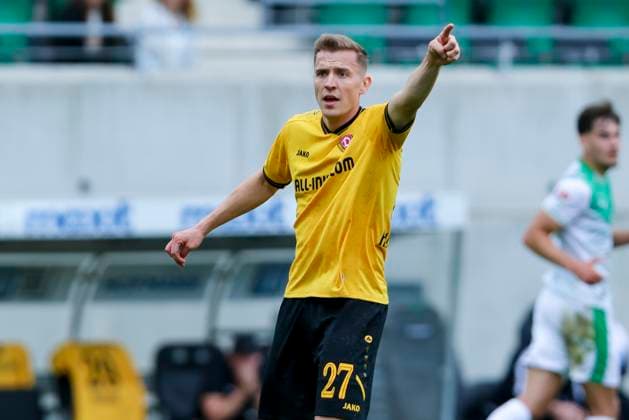 Niklas Hauptmann Dynamo Dresden gestures, 2 Bundesliga, SpVgg Greuther Fürth v Dynamo Dresden, Sportpark Ronhof Thomas Sommer on August 03, 2025 in Fürth, Germany Photo by Marco Steinbrenner DeFodi Images Niklas Hauptmann Dynamo Dresden gestures, 2 Bundesliga, SpVgg Greuther Fürth v Dynamo Dresden, Sportpark Ronhof Thomas Sommer, August 3, 2025 in Fürth, Germany Photo by Marco Steinbrenner DeFodi Images DFB DFL REGULATIONS PROHIBIT ANY USE OF PHOTOGRAPHS AS IMAGE SEQUENCES AND OR QUASI VIDEO