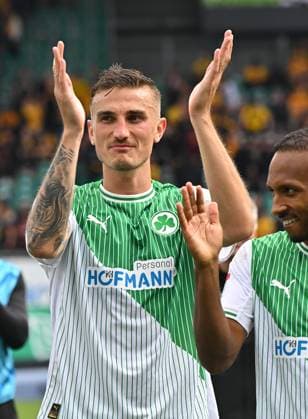 03 08 2025 Soccer Season 2025 2026 2 Soccer Bundesliga 01 Matchday SpVgg Greuther Fürth Kleeblatt SG Dynamo Dresden SGD Sportfoto Zink MeZi xmexzix DFL regulations prohibit any use of photographs as image sequences and or quasi video only for editorial use Philipp Ziereis 4, SpVgg Greuther Fürth Jubel Freude nach Spielende