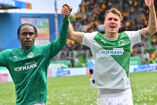 03 08 2025 Soccer Season 2025 2026 2 Soccer Bundesliga 01 Matchday SpVgg Greuther Fürth Kleeblatt SG Dynamo Dresden SGD Sportfoto Zink MeZi xmexzix DFL regulations prohibit any use of photographs as image sequences and or quasi video only for editorial use Jubel Freude nach Spielende Noel Futkeu 9, SpVgg Greuther Fürth Felix Klaus 30, SpVgg Greuther Fürth