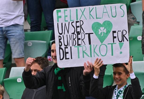 03 08 2025 Soccer season 2025 2026 2 Soccer Bundesliga 01 Matchday SpVgg Greuther Fürth Kleeblatt SG Dynamo Dresden SGD Sportfoto Zink MeZi xmexzix DFL regulations prohibit any use of photographs as image sequences and or quasi video only for editorial use Kleeblattfan Felix Klaus 30, SpVgg Greuther Fürth