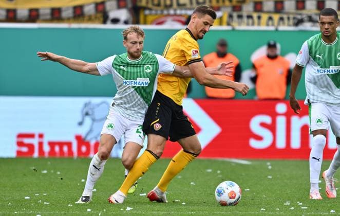 03 08 2025 Soccer Season 2025 2026 2 Soccer Bundesliga 01 Matchday SpVgg Greuther Fürth Kleeblatt SG Dynamo Dresden SGD Sportfoto Zink xwoxzix DFL regulations prohibit any use of photographs as image sequences and or quasi video only for editorial use Jannik Dehm 23, SpVgg Greuther Fürth Stefan Kutscke 30, SG Dynamo Dresden SGD
