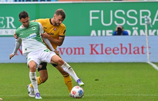 03 08 2025 Soccer Season 2025 2026 2 Soccer Bundesliga 01 Matchday SpVgg Greuther Fürth Kleeblatt SG Dynamo Dresden SGD Sportfoto Zink MeZi xmexzix DFL regulations prohibit any use of photographs as image sequences and or quasi video only for editorial use Branimir Hrgota 10, SpVgg Greuther Fürth Lars Bünning Buenning 23, SG Dynamo Dresden SGD, right