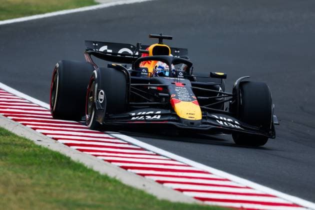 F1 - HUNGARIAN GRAND PRIX 2025 01 VERSTAPPEN Max (nld), Red Bull Racing RB21, action during the 2025 Formula 1 Lenovo Hungarian Grand Prix, 14th round of the 2025 FIA Formula One World Championship, WM, Weltmeisterschaft from August 1 to 3, 2025 on the Hungaroring, in Mogyorod, Hungary - MogyorodHungary  Copyright: xFLORENTxGOODENx