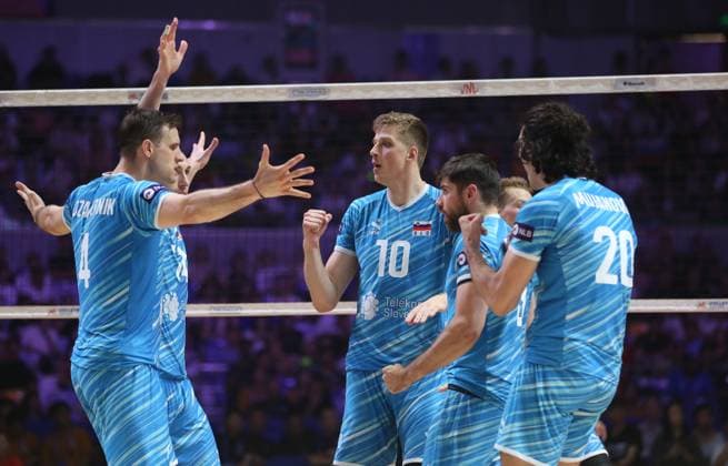 (250803) -- NINGBO, Aug. 3, 2025 -- Players of Slovenia celebrate scoring during the 3rd place match between Slovenia and Brazil at the 2025 Volleyball Nations League (VNL) Men s Final Round in Ningbo, east China s Zhejiang Province, Aug. 3, 2025. (Photo by Xinhua) (SP)CHINA-NINGBO-VOLLEYBALL-VOLLEYBALL NATIONS LEAGUE-SLOVENIA VS BRAZIL (CN) SuoxXianglu 