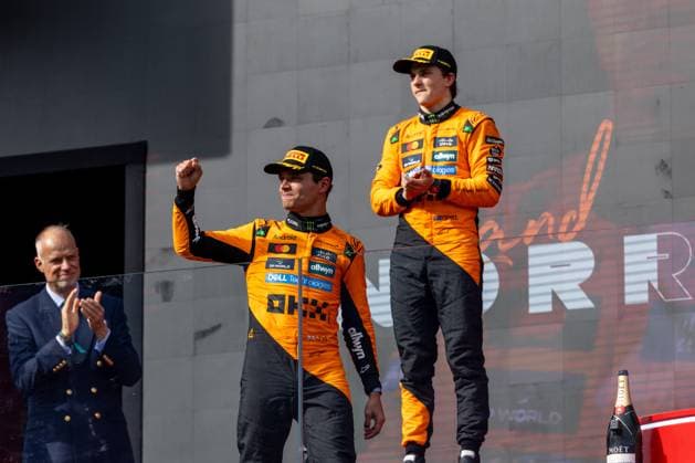 Lando Norris McLaren Formula 1 Team, Great Britain 04 first place and Oscar Piastri McLaren Formula 1 Team, Australia 81 second place, HUN, Formula 1 World Championship, Hungarian Grand Prix, Hungaroring, race day, race, podium, 2025 season, 03 08 2025 HUN, Formula 1 World Championship, Hungarian Grand Prix, Hungaroring, race, podium, 2025 season, 03 08 2025 Budapest Copyright: xEibner-Pressefoto MarcelxFischerx EP_MFI