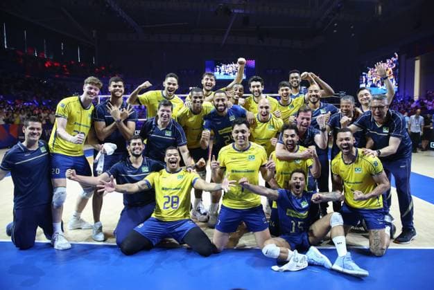 (250803) -- NINGBO, Aug. 3, 2025 -- Players of Brazil celebrate during the 3rd place match between Slovenia and Brazil at the 2025 Volleyball Nations League (VNL) Men s Final Round in Ningbo, east China s Zhejiang Province, Aug. 3, 2025. (Photo by Xinhua) (SP)CHINA-NINGBO-VOLLEYBALL-VOLLEYBALL NATIONS LEAGUE-SLOVENIA VS BRAZIL (CN) SuoxXianglu 