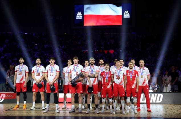 (250803) -- NINGBO, Aug. 3, 2025 -- Team Poland celebrate after the final match between Poland and Italy at the 2025 Volleyball Nations League (VNL) Men s Final Round in Ningbo, east China s Zhejiang Province, Aug. 3, 2025. (Photo by Xinhua) (SP)CHINA-NINGBO-VOLLEYBALL-VOLLEYBALL NATIONS LEAGUE-POLAND VS ITALY (CN) SuoxXianglu 