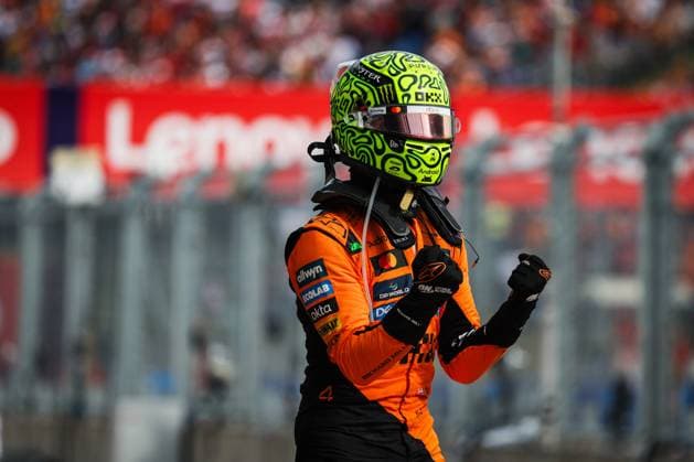 F1 - HUNGARIAN GRAND PRIX 2025 NORRIS Lando (gbr), McLaren F1 Team MCL39, portrait celebration during the 2025 Formula 1 Lenovo Hungarian Grand Prix, 14th round of the 2025 FIA Formula One World Championship, WM, Weltmeisterschaft from August 1 to 3, 2025 on the Hungaroring, in Mogyorod, Hungary - MogyorodHungary  Copyright: xANTONINxVINCENTx