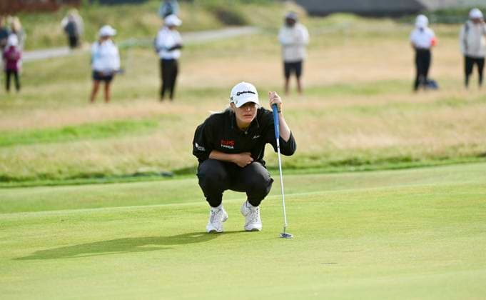 3rd August 2025; Royal Porthcawl Golf Club, Porthcawl, Wales; AIG Womens Open Golf, Final Round; Miyu Yamashita reads the green on 18  AledxHopkins