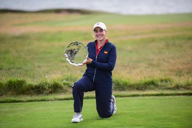 3rd August 2025; Royal Porthcawl Golf Club, Porthcawl, Wales; AIG Womens Open Golf, Final Round; Amateur winner Paula Martin Sampedro wins Smyth Salver  AledxHopkins