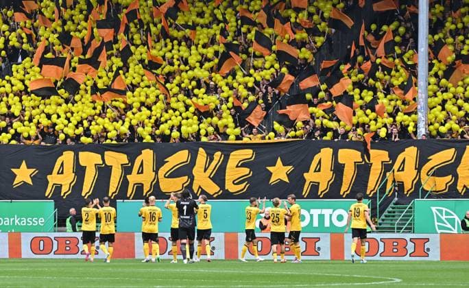 03 08 2025 Soccer Season 2025 2026 2 Soccer Bundesliga 01 Matchday SpVgg Greuther Fürth Kleeblatt SG Dynamo Dresden SGD Sportfoto Zink MeZi xmexzix DFL regulations prohibit any use of photographs as image sequences and or quasi video only for editorial use Tim Schreiber 1, SG Dynamo Dresden SGD and Co before the start of the match at Fans Fanblock Attacke Choreo Choreografie