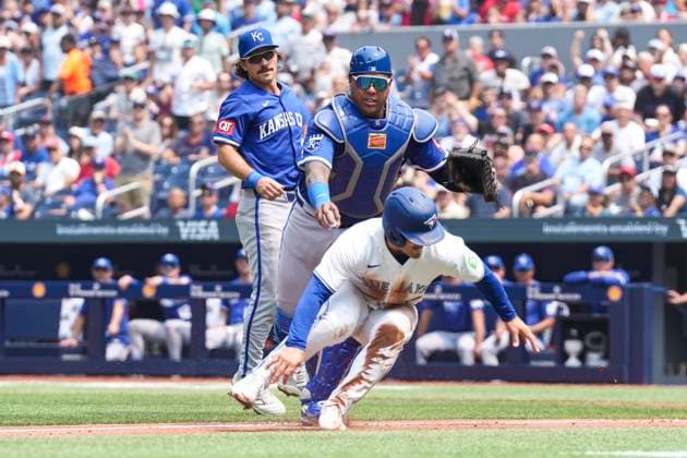 August 3, 2025, Toronto, On, CANADA: Toronto Blue Jays Dalton Varsho is caught in a run down by Kansas City Royals catcher Salvador Perez during second inning MLB, Baseball Herren, USA baseball action in Toronto on Sunday August 3, 2025. Dalton Varsho; Salvador Perez  - ZUMAc35_ 20250803_zaf_c35_030 Copyright: xChrisxYoungx