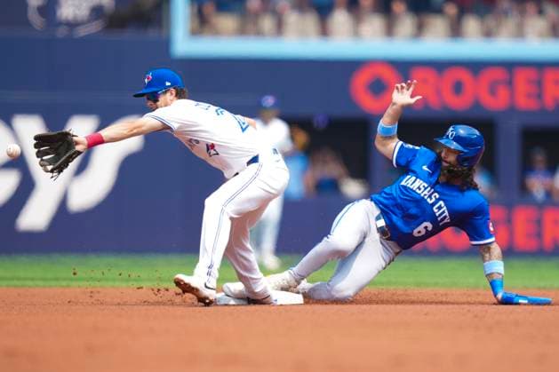 August 3, 2025, Toronto, On, CANADA: Kansas City Royals Jonathan India (6) steals second base in front of Toronto Blue Jays Ernie Clement (22) during first inning MLB, Baseball Herren, USA baseball action in Toronto on Sunday August 3, 2025. Jonathan India; Ernie Clement  - ZUMAc35_ 20250803_zaf_c35_032 Copyright: xChrisxYoungx