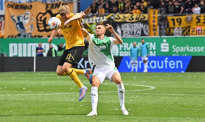 03 08 2025 Soccer Season 2025 2026 2 Soccer Bundesliga 01 Matchday SpVgg Greuther Fürth Kleeblatt SG Dynamo Dresden SGD Sportfoto Zink MeZi xmexzix DFL regulations prohibit any use of photographs as image sequences and or quasi video only for editorial use Christoph Daferner 33, SG Dynamo Dresden SGD Philipp Ziereis 4, SpVgg Greuther Fürth, rechts