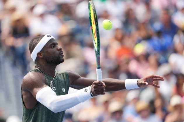 ATP, Tennis Herren Masters 1000 National Bank Open Toronto Presented by Rogers 2025 - Day 9 Frances Tiafoe of the United States of America plays a forehand against Alex De Minaur of Australia during the Men s Singles round of 16 match on day 9 of the ATP Masters 1000 National Bank Open at Sobeys Stadium. on August 3, 2025 in Toronto, Canada. (Photo by Leonardo Ramirez Eyepix Group) Copyright: xLeonardoxRamirezx xEyepixxGroupx LR-01082025-06635