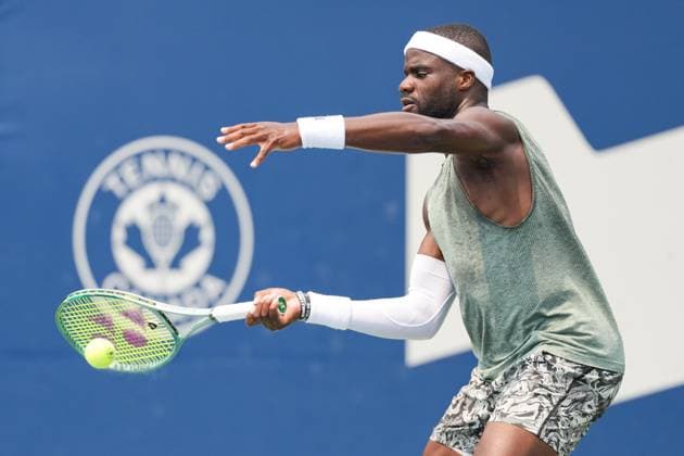 ATP, Tennis Herren Masters 1000 National Bank Open Toronto Presented by Rogers 2025 - Day 9 Frances Tiafoe of the United States of America plays a forehand against Alex De Minaur of Australia during the Men s Singles round of 16 match on day 9 of the ATP Masters 1000 National Bank Open at Sobeys Stadium. on August 3, 2025 in Toronto, Canada. (Photo by Leonardo Ramirez Eyepix Group) Copyright: xLeonardoxRamirezx xEyepixxGroupx LR-01082025-05040