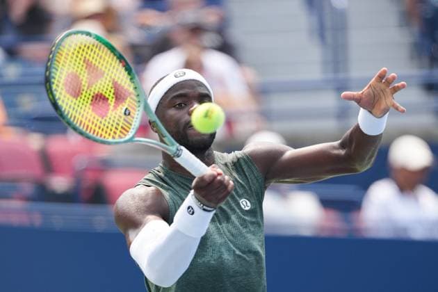 ATP, Tennis Herren Masters 1000 National Bank Open Toronto Presented by Rogers 2025 - Day 9 Frances Tiafoe of the United States of America plays a forehand against Alex De Minaur of Australia during the Men s Singles round of 16 match on day 9 of the ATP Masters 1000 National Bank Open at Sobeys Stadium. on August 3, 2025 in Toronto, Canada. (Photo by Leonardo Ramirez Eyepix Group) Copyright: xLeonardoxRamirezx xEyepixxGroupx LR-01082025-05255