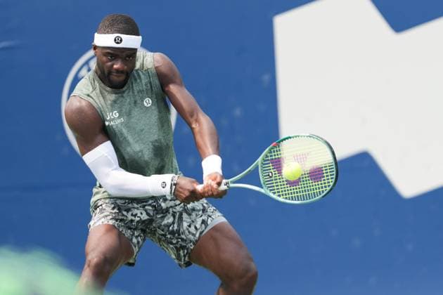 August 3, 2025, Toronto, Ontario, Canada: Frances Tiafoe of the United States of America plays a backhand against Alex De Minaur of Australia during the Men s Singles round of 16 match on day 9 of the ATP, Tennis Herren Masters 1000 National Bank Open at Sobeys Stadium. on August 3, 2025 in Toronto, Canada. Toronto Canada - ZUMAe321 20250803_zsa_e321_057 Copyright: xLeonardoxRamirezx