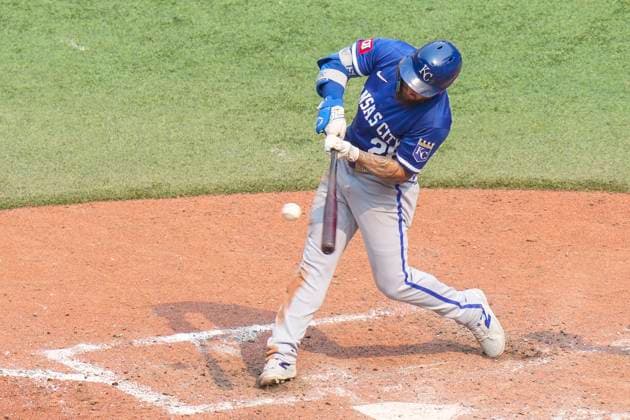 August 3, 2025, Toronto, On, CAN: Kansas City Royals Kyle Isbel (28) hits a RBI double off Toronto Blue Jays pitcher Seranthony DomoÂ­nguez during tenth inning MLB, Baseball Herren, USA baseball action in Toronto on Sunday August 3, 2025. Kyle Isbel  - ZUMAc35_ 20250803_zaf_c35_098 Copyright: xChrisxYoungx