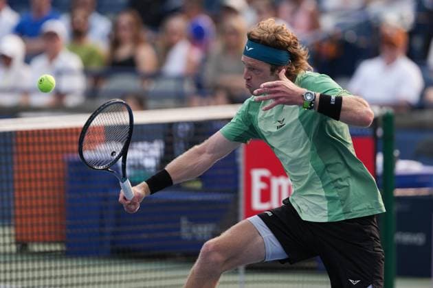 ATP, Tennis Herren Masters 1000 National Bank Open Toronto Presented by Rogers 2025 - Day 9 Andrey Rublev of Russia plays a backhand against Alejandro Davidovich Fokina of Spain during the Men s Singles round of 16 match on day 9 of the ATP Masters 1000 National Bank Open at Sobeys Stadium. on August 3, 2025 in Toronto, Canada. (Photo by Leonardo Ramirez Eyepix Group) Copyright: xLeonardoxRamirezx xEyepixxGroupx LR-01082025-09178