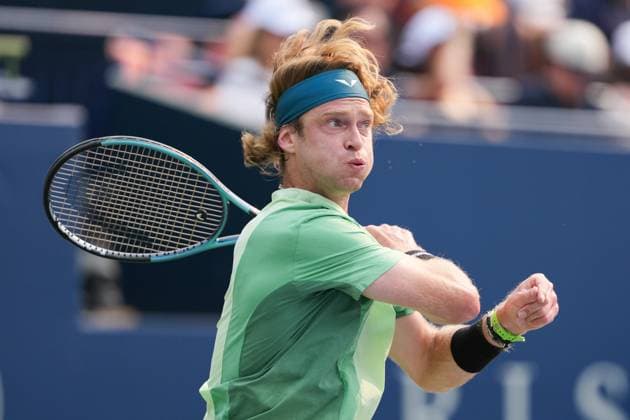 August 3, 2025, Toronto, Ontario, Canada: Andrey Rublev of Russia plays a forehand against Alejandro Davidovich Fokina of Spain during the Men s Singles round of 16 match on day 9 of the ATP, Tennis Herren Masters 1000 National Bank Open at Sobeys Stadium. on August 3, 2025 in Toronto, Canada. Toronto Canada - ZUMAe321 20250803_zsa_e321_119 Copyright: xLeonardoxRamirezx