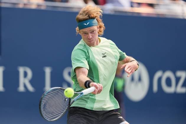 August 3, 2025, Toronto, Ontario, Canada: Andrey Rublev of Russia plays a forehand against Alejandro Davidovich Fokina of Spain during the Men s Singles round of 16 match on day 9 of the ATP, Tennis Herren Masters 1000 National Bank Open at Sobeys Stadium. on August 3, 2025 in Toronto, Canada. Toronto Canada - ZUMAe321 20250803_zsa_e321_082 Copyright: xLeonardoxRamirezx